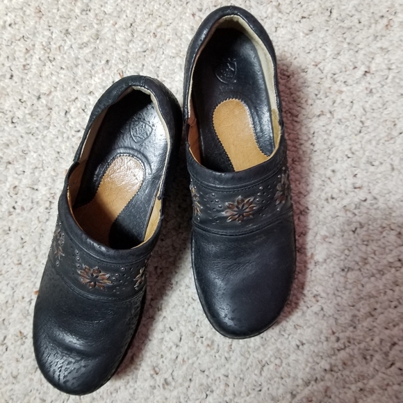 Aritzia Shoes - Ariat Black Bella Casual,Size 7M, Women's